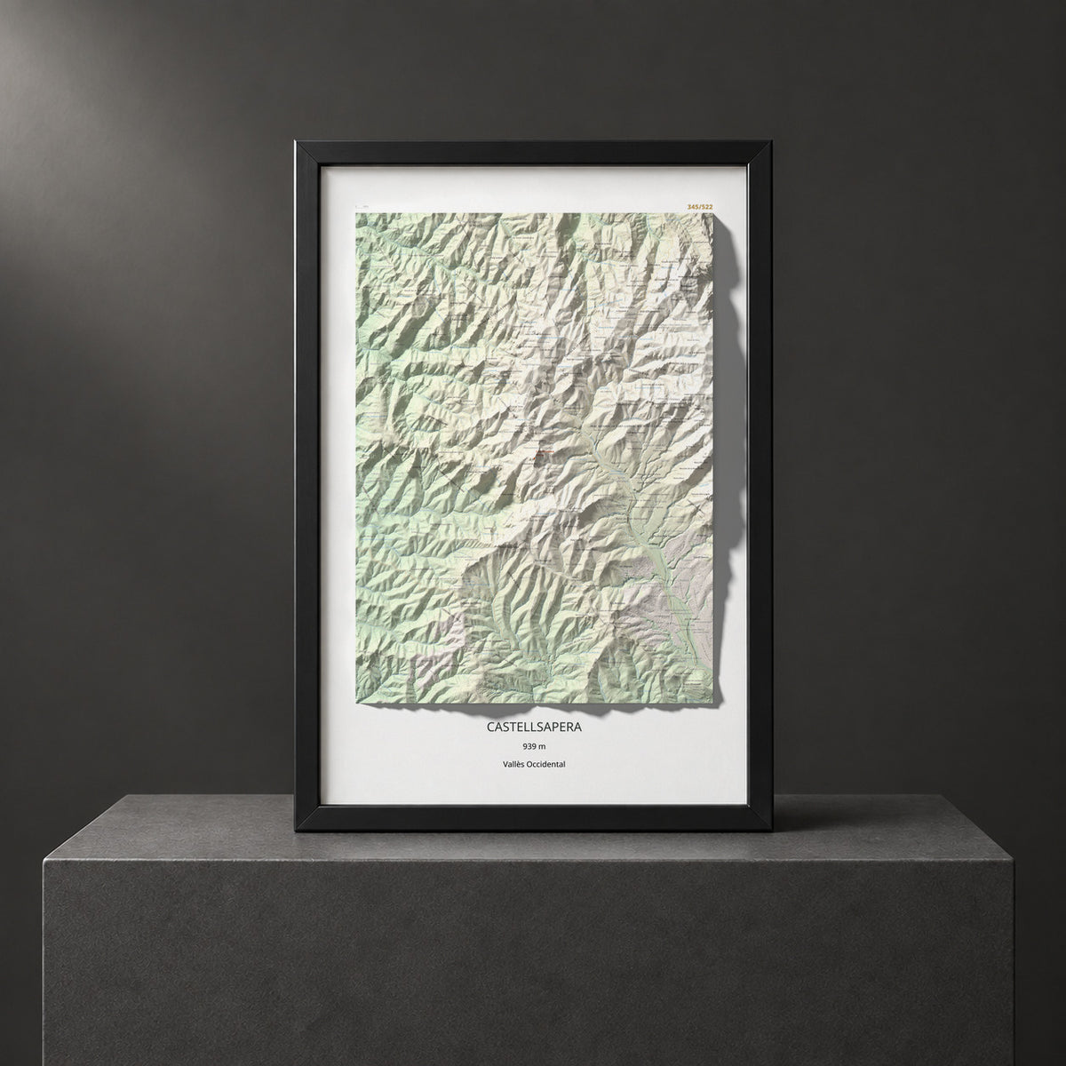Mapa de relieve de Castellsapera, 939 m, Vallès Occidental, lámina 100 Cims de Trobart. Presentación enmarcada. 61 × 91 cm.