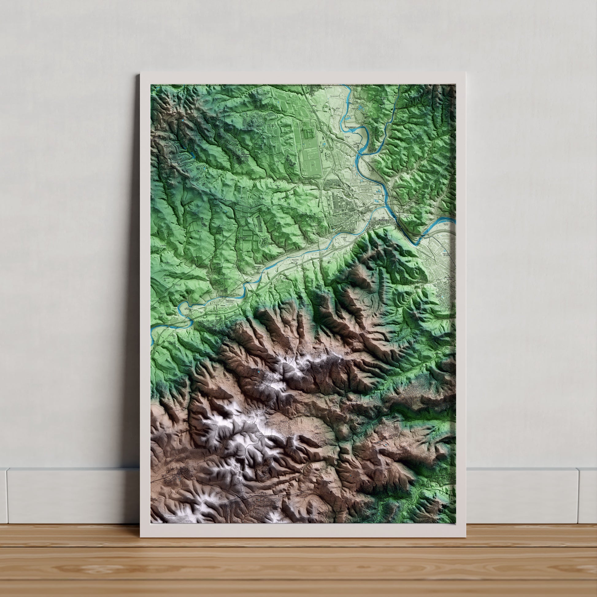 Mapa artístico del relieve de Castellví de Rosanes, al Baix Llobregat, con 15 km de entorno y base topográfica ICGC. Presentación enmarcada.