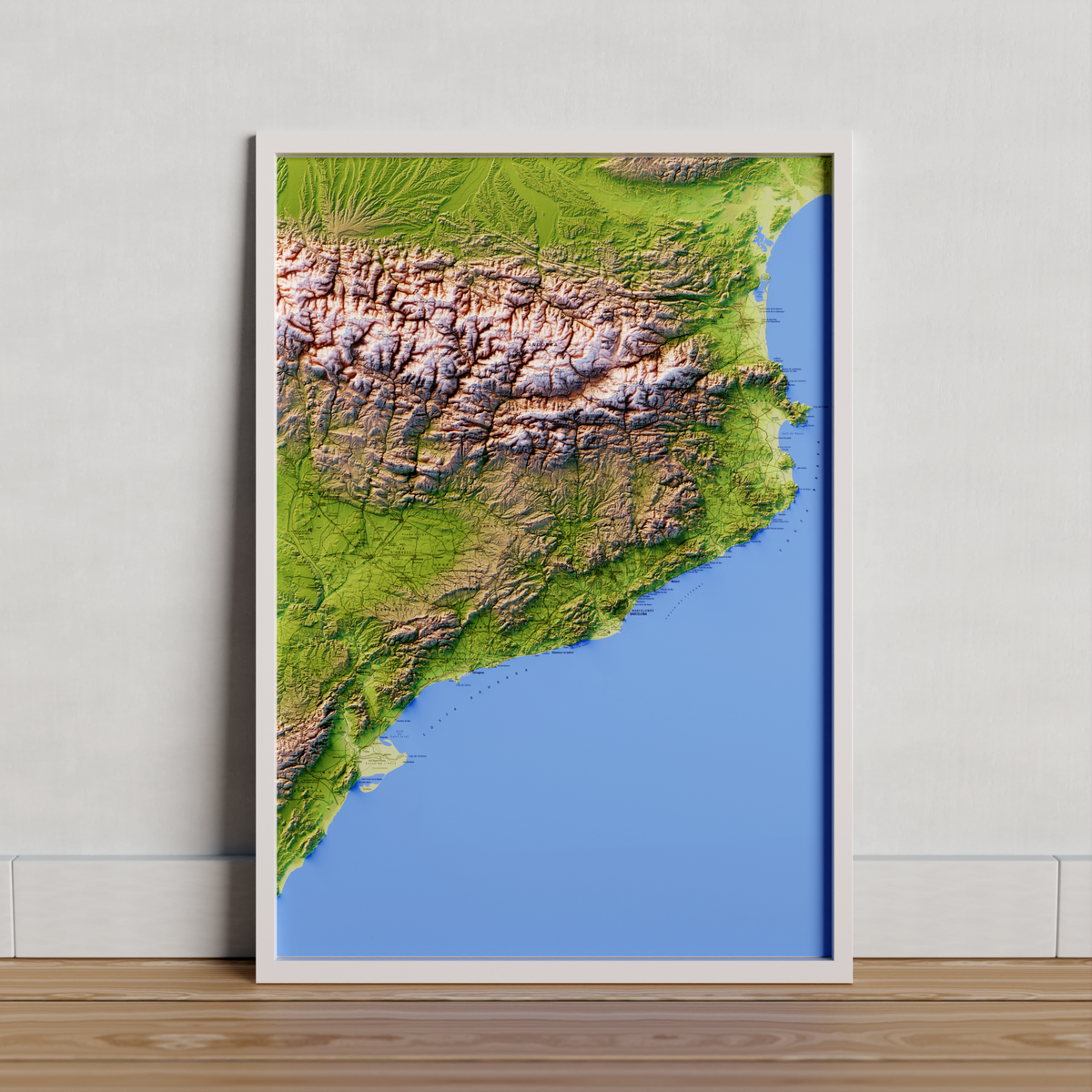 CATALUNYA. Mapa topográfico en color con el mar azul