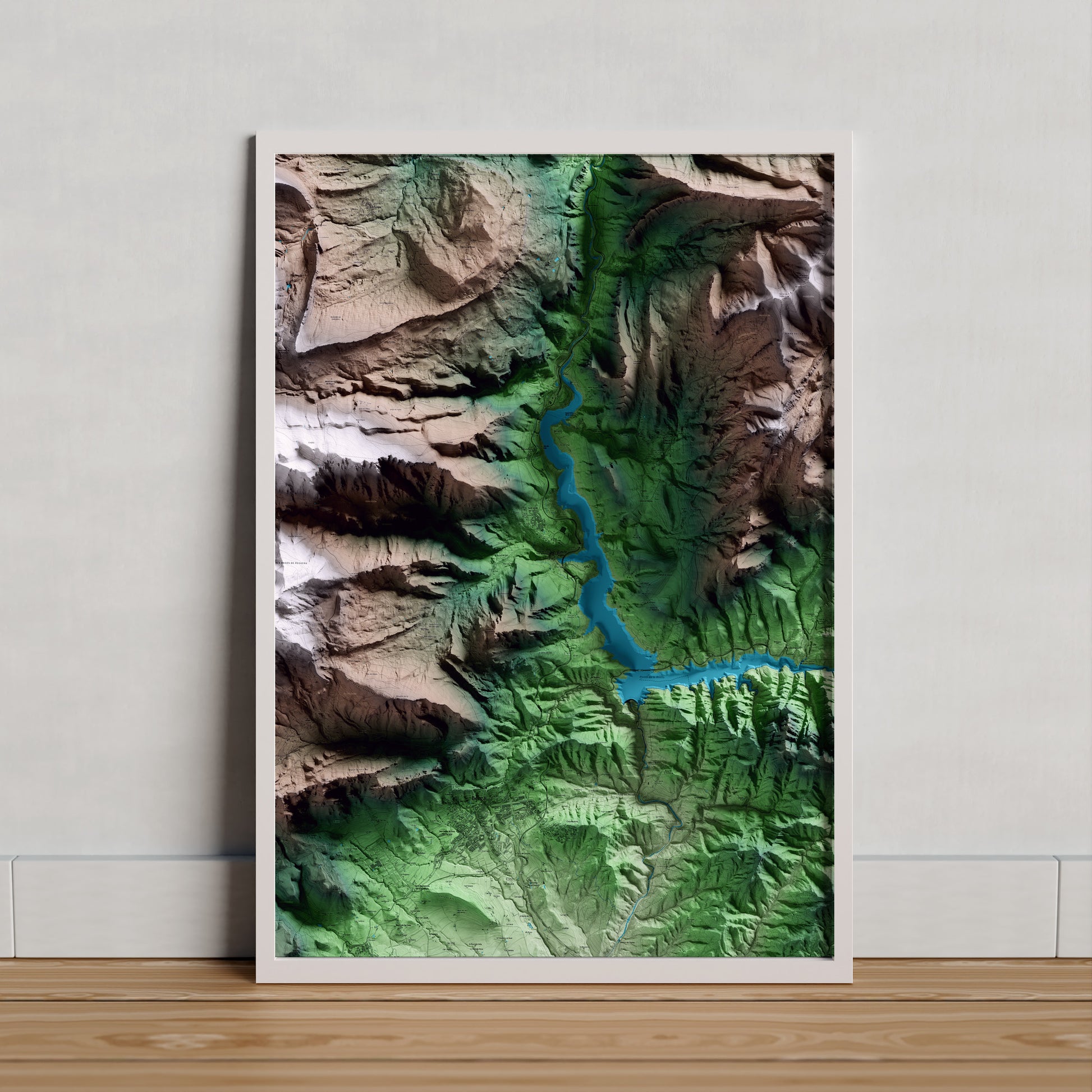 Mapa artístico del relieve de Cercs, al Berguedà, con 15 km de entorno y base topográfica ICGC. Presentación enmarcada.