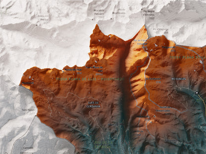 Mapa de relleu de la Cerdanya, amb el territori en color i l’entorn en blanc. Detall de la part superior esquerra. 30 × 40 cm. Estil Blau i taronja.