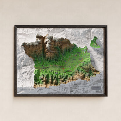 Mapa de relleu de la Cerdanya, amb el territori en color i l’entorn en blanc. Presentació amb marc. 30 × 40 cm. Estil Clàssic.