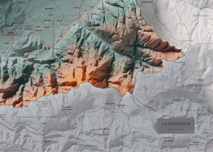 Mapa de relleu de la Cerdanya, amb el territori en color i l’entorn en blanc. Detall de la part inferior dreta. 50 × 70 cm. Estil Blau i taronja.