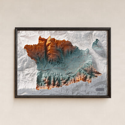 Mapa de relleu de la Cerdanya, amb el territori en color i l’entorn en blanc. Presentació amb marc. 50 × 70 cm. Estil Blau i taronja.