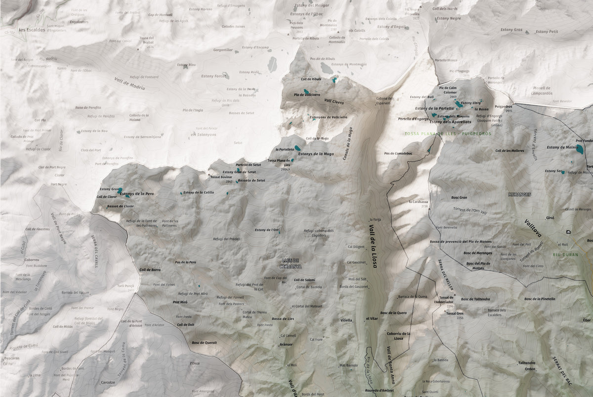 Mapa de relleu de la Cerdanya, amb el territori en color i l’entorn en blanc. Detall de la part superior esquerra. 61 × 91 cm. Estil Cartogràfic.