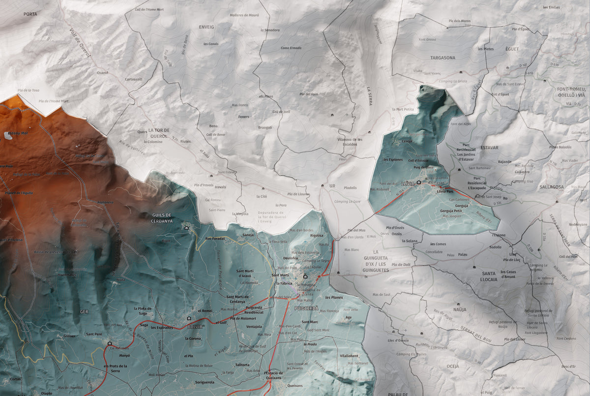 Mapa de relleu de la Cerdanya, amb el territori en color i l’entorn en blanc. Detall de la part superior dreta. 61 × 91 cm. Estil Blau i taronja.
