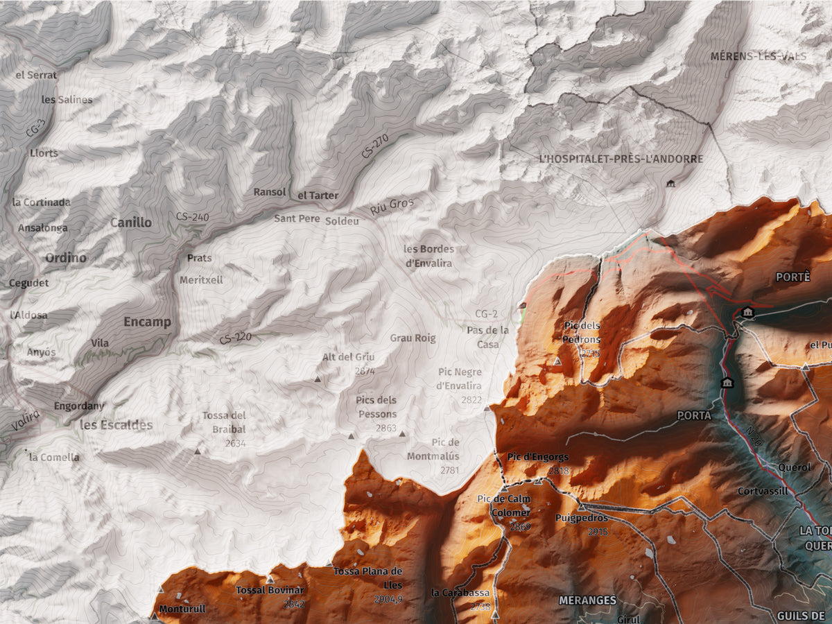 Mapa de relleu de la Cerdanya completa, amb el territori en color i l’entorn en blanc. Detall de la part superior esquerra. 30 × 40 cm. Estil Blau i taronja. Aigua del mapa en blanc.
