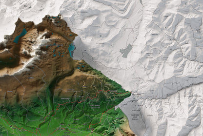 Mapa de relieve de la Cerdanya completa, con el territorio en color y el entorno en blanco. Detalle de la zona superior derecha. 61 × 91 cm. Estilo Clásico.