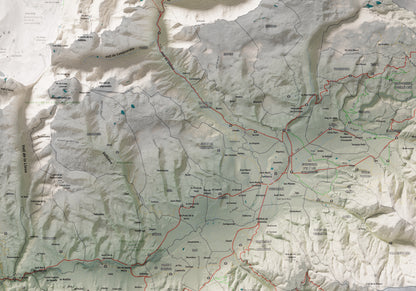 Mapa de relieve de la Cerdanya completa, con el territorio en color y el entorno en blanco. Detalle de la zona central. 70 × 100 cm. Estilo Cartográfico.