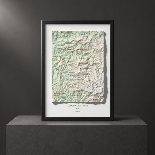 Mapa de relieve de Còdol del Castellar, 832 m, Moianès, lámina 100 Cims de Trobart. Presentación enmarcada. 21 × 30 cm.