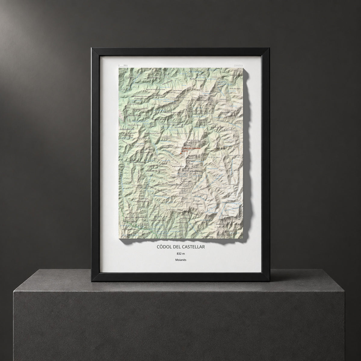 Mapa de relieve de Còdol del Castellar, 832 m, Moianès, lámina 100 Cims de Trobart. Presentación enmarcada. 30 × 40 cm.