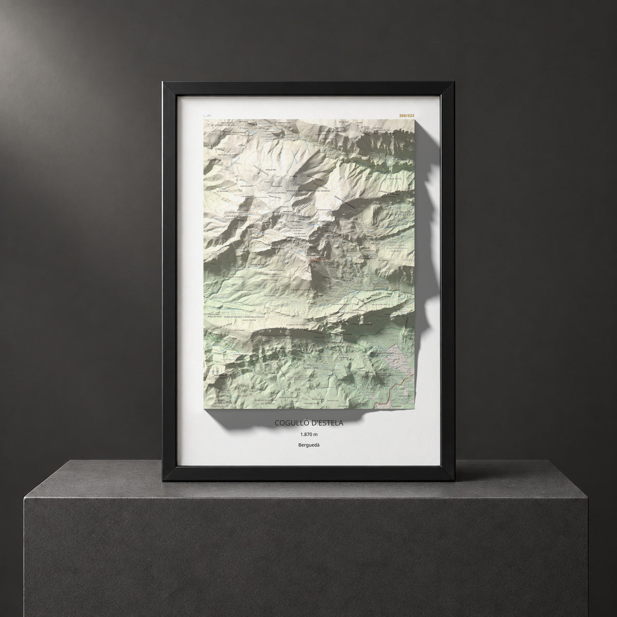 Mapa de relieve de Cogulló d'Estela, 1870 m, Berguedà, lámina 100 Cims de Trobart. Presentación enmarcada. 50 × 70 cm.