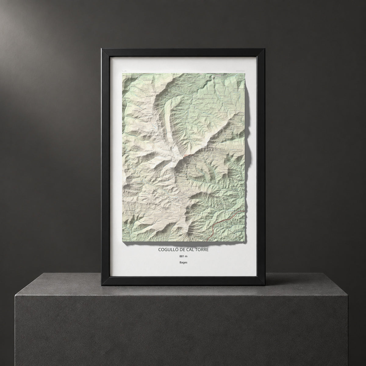 Mapa de relieve de Cogulló de Cal Torre, 881 m, Bages, lámina 100 Cims de Trobart. Presentación enmarcada. 61 × 91 cm.