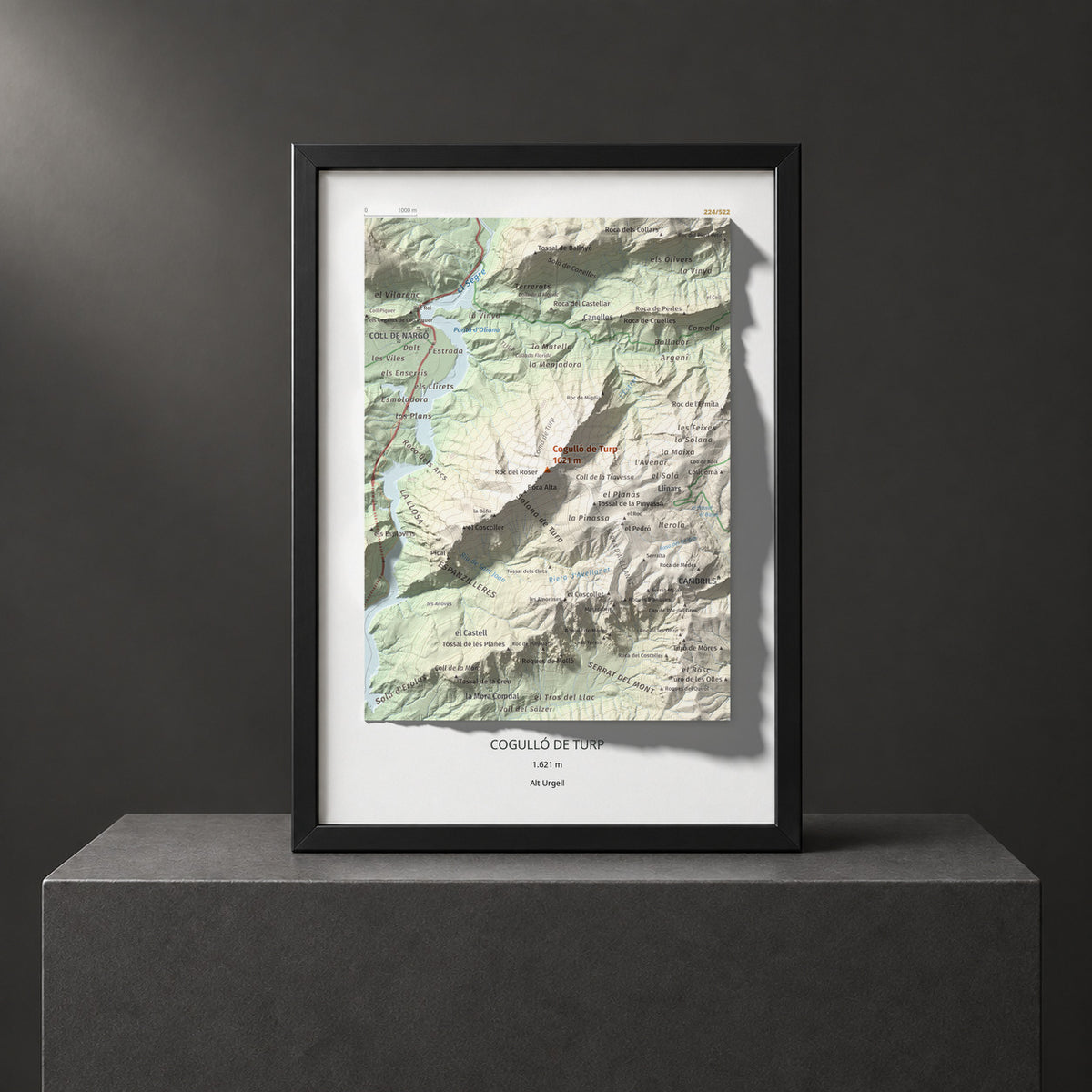 Mapa de relieve de Cogulló de Turp, 1621 m, Alt Urgell, lámina 100 Cims de Trobart. Presentación enmarcada. 21 × 30 cm.