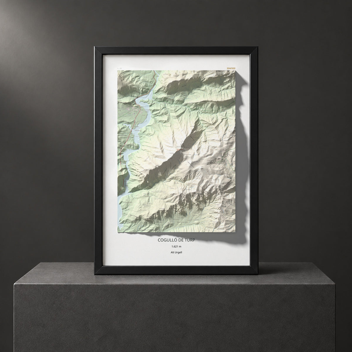 Mapa de relieve de Cogulló de Turp, 1621 m, Alt Urgell, lámina 100 Cims de Trobart. Presentación enmarcada. 70 × 100 cm.