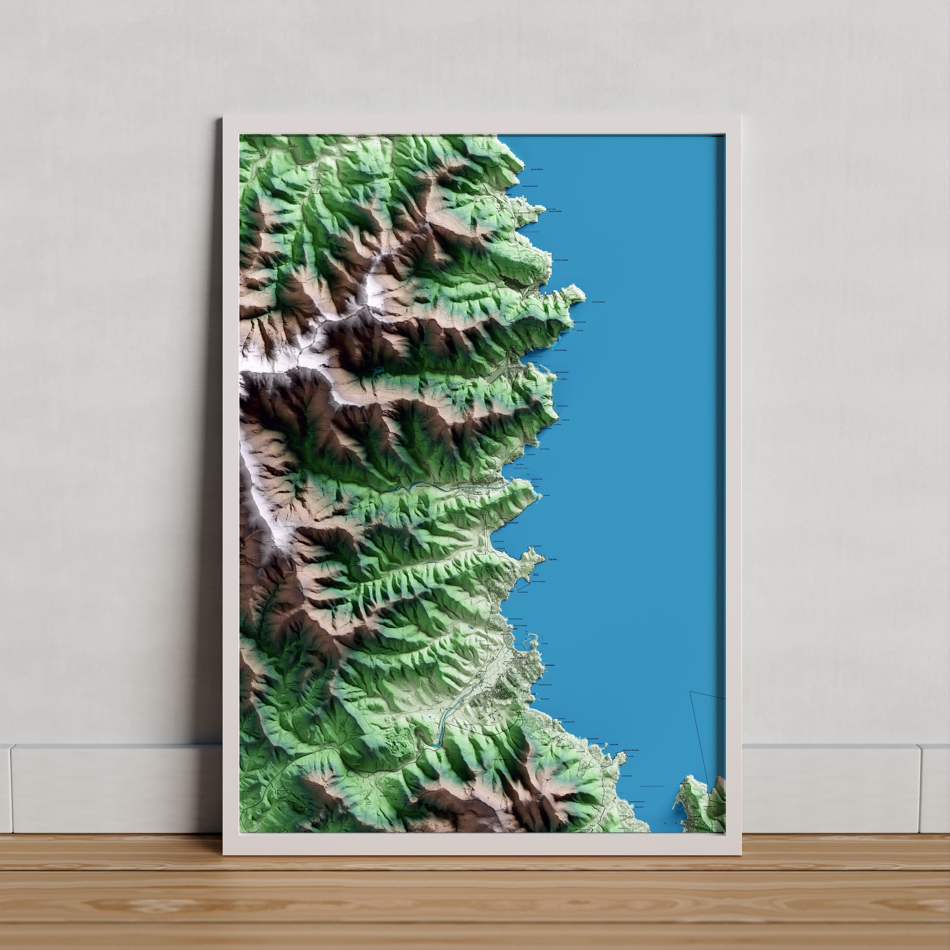 Mapa artístico del relieve de Colera, al Alt Empordà, con 15 km de entorno y base topográfica ICGC. Presentación enmarcada.