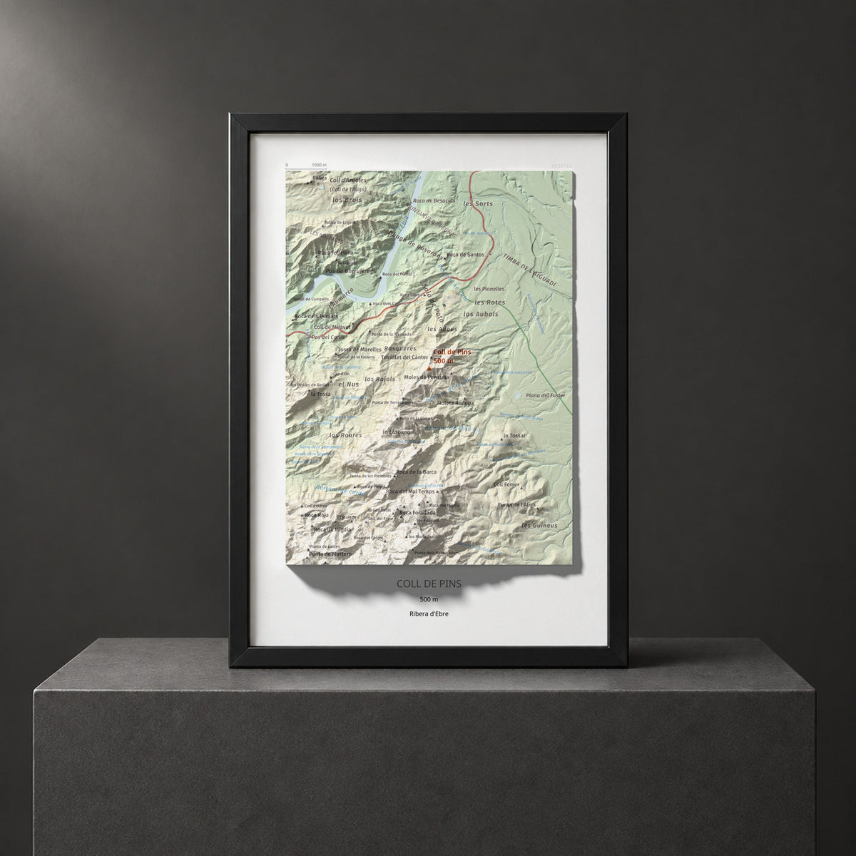 Mapa de relieve de Coll de Pins, 500 m, Ribera d'Ebre, lámina 100 Cims de Trobart. Presentación enmarcada. 21 × 30 cm.