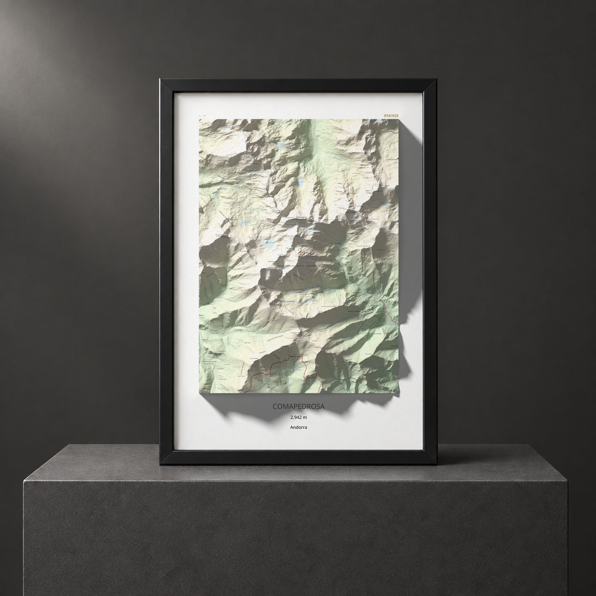 Mapa de relieve de Comapedrosa, 2942 m, Andorra, lámina 100 Cims de Trobart. Presentación enmarcada. 70 × 100 cm.