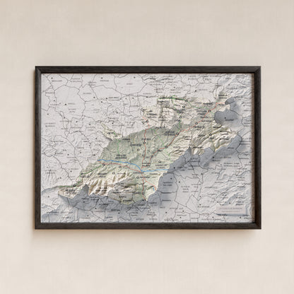 Mapa de relieve de la Conca de Barberà, con el territorio en color y el entorno en blanco. Presentación con marco. 21 × 30 cm. Estilo Cartográfico.