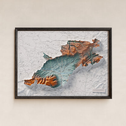 Mapa de relieve de la Conca de Barberà, con el territorio en color y el entorno en blanco. Presentación con marco. 50 × 70 cm. Estilo Azul y naranja.