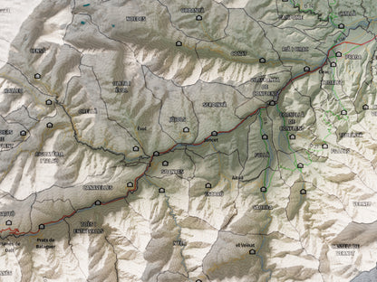 Mapa de relleu del Conflent, amb el territori en color i l’entorn en blanc. Detall de la part central. 30 × 40 cm. Estil Cartogràfic.