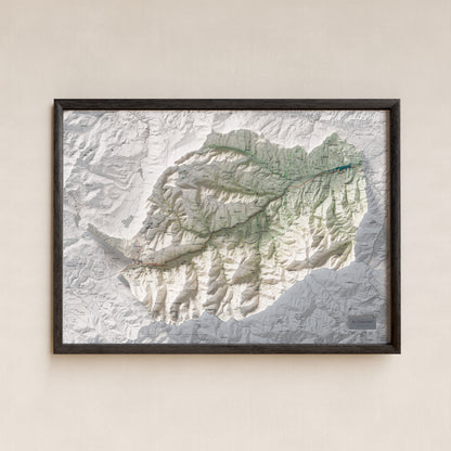 Mapa de relleu del Conflent, amb el territori en color i l’entorn en blanc. Presentació amb marc. 50 × 70 cm. Estil Cartogràfic.