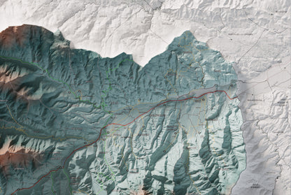 Mapa de relleu del Conflent, amb el territori en color i l’entorn en blanc. Detall de la part superior dreta. 61 × 91 cm. Estil Contrastat.