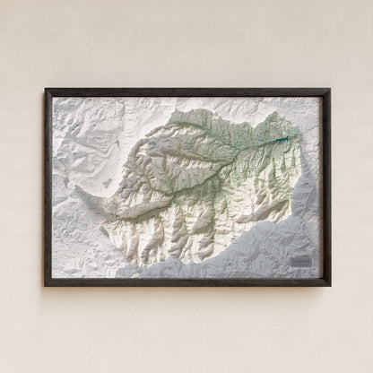 Mapa de relleu del Conflent, amb el territori en color i l’entorn en blanc. Presentació amb marc. 61 × 91 cm. Estil Cartogràfic.