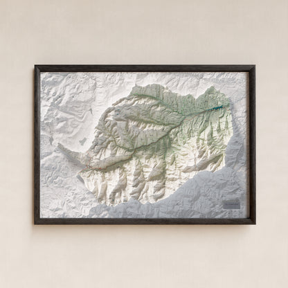 Mapa de relleu del Conflent, amb el territori en color i l’entorn en blanc. Presentació amb marc. 70 × 100 cm. Estil Cartogràfic.