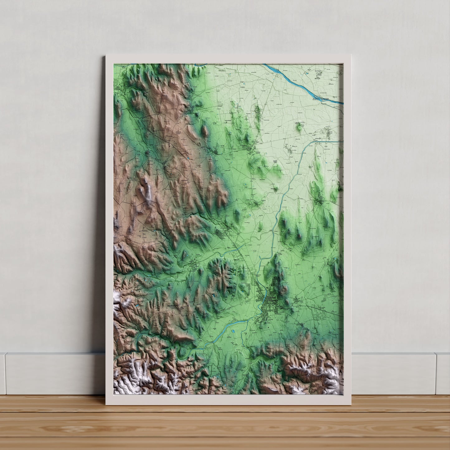 Mapa artístico del relieve de Corçà, al Baix Empordà, con 15 km de entorno y base topográfica ICGC. Presentación enmarcada.