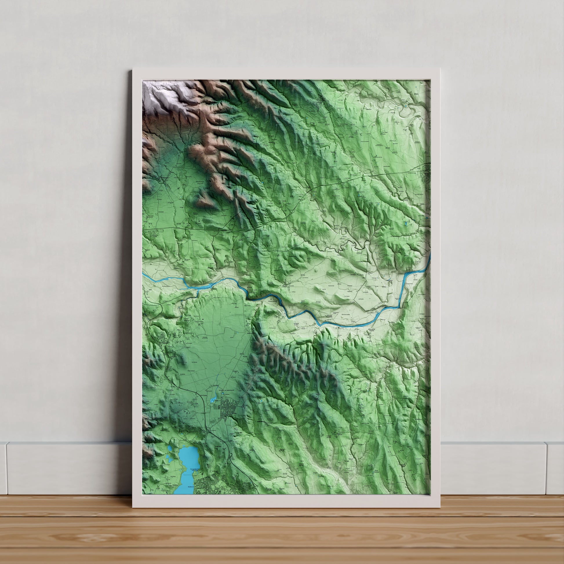 Mapa artístico del relieve de Crespià, en el Pla de l'Estany, con 15 km de entorno y base topográfica ICGC. Presentación enmarcada.