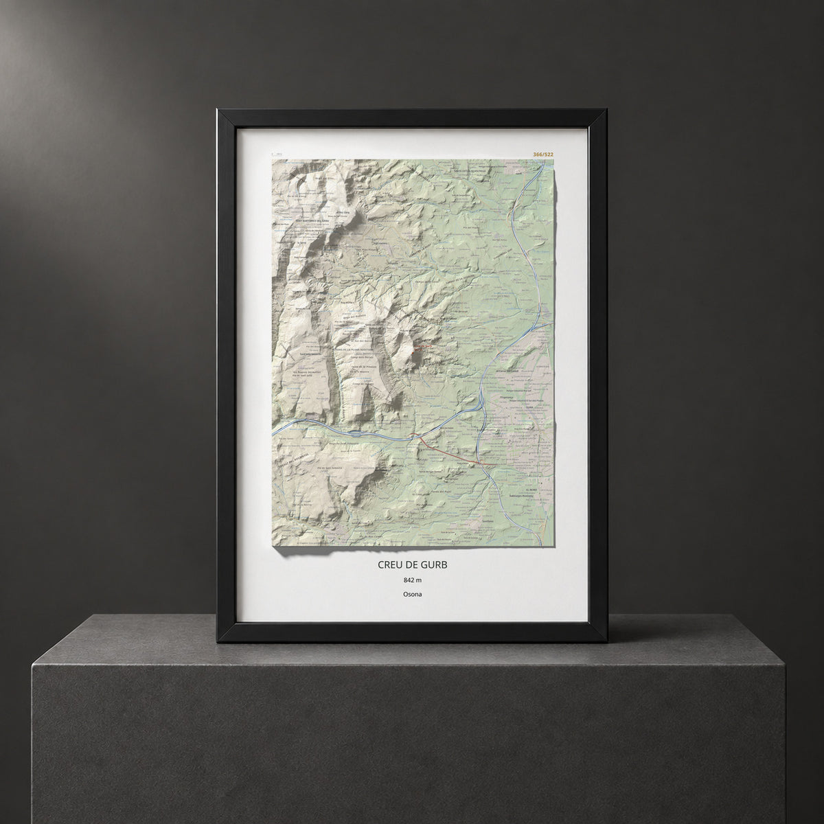 Mapa de relieve de Creu de Gurb, 842 m, Osona, lámina 100 Cims de Trobart. Presentación enmarcada. 50 × 70 cm.
