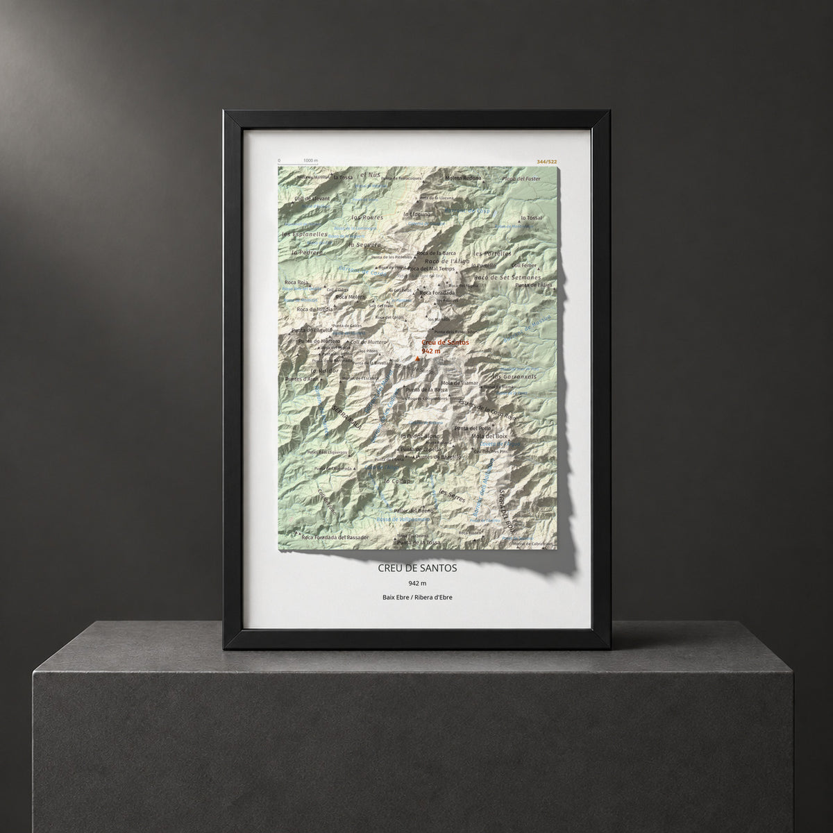 Mapa de relieve de Creu de Santos, 942 m, Baix Ebre · Ribera d'Ebre, lámina 100 Cims de Trobart. Presentación enmarcada. 21 × 30 cm.