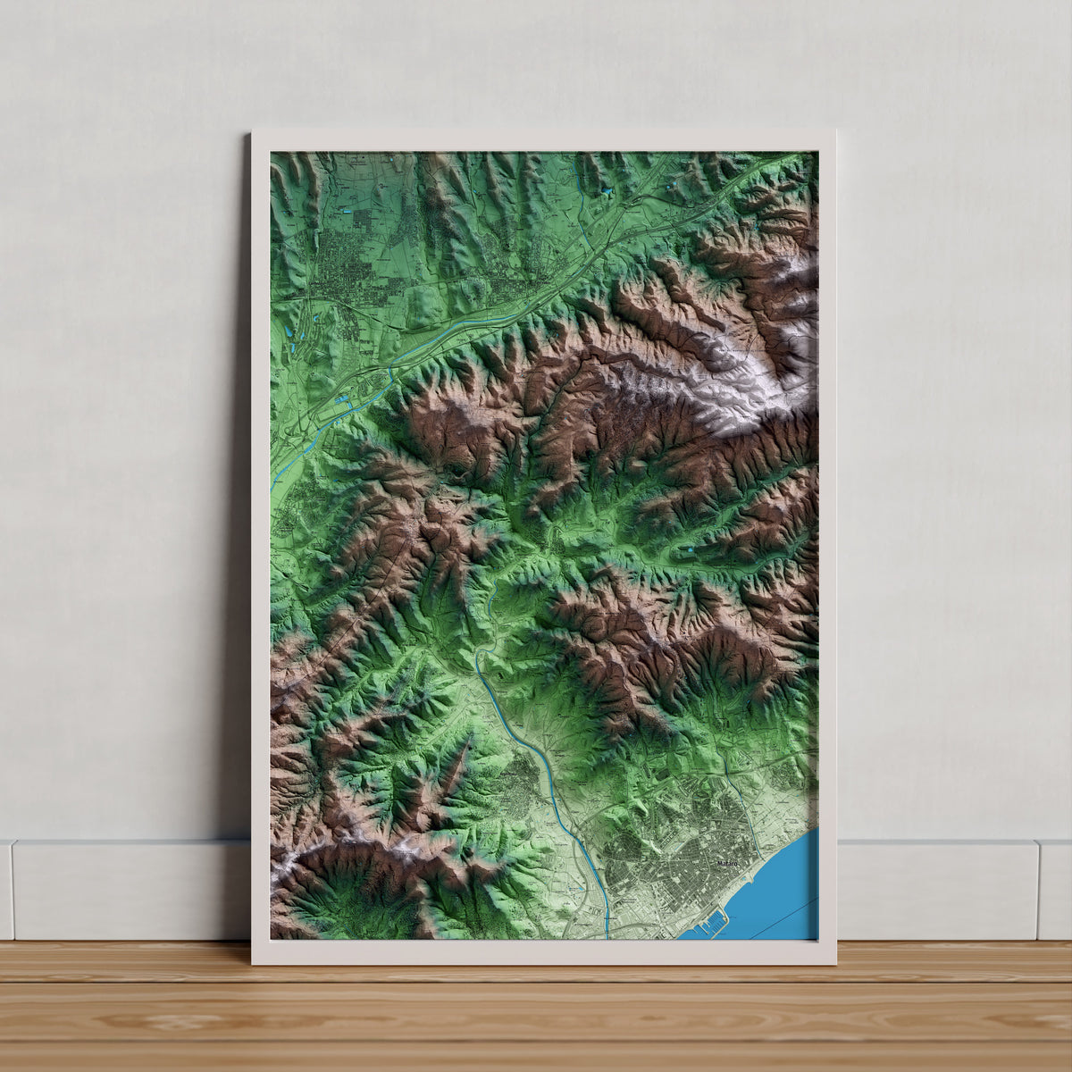 Mapa artístico del relieve de Dosrius, al Maresme, con 15 km de entorno y base topográfica ICGC. Presentación enmarcada.