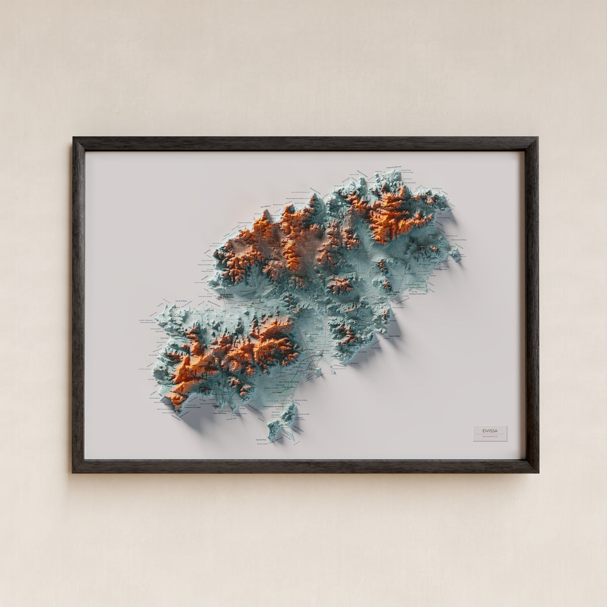 Edición revisada · Mapa topográfico de Ibiza (Eivissa), Azul y naranja, 70 × 100 cm: presentación en marco negro (marco no incluido).