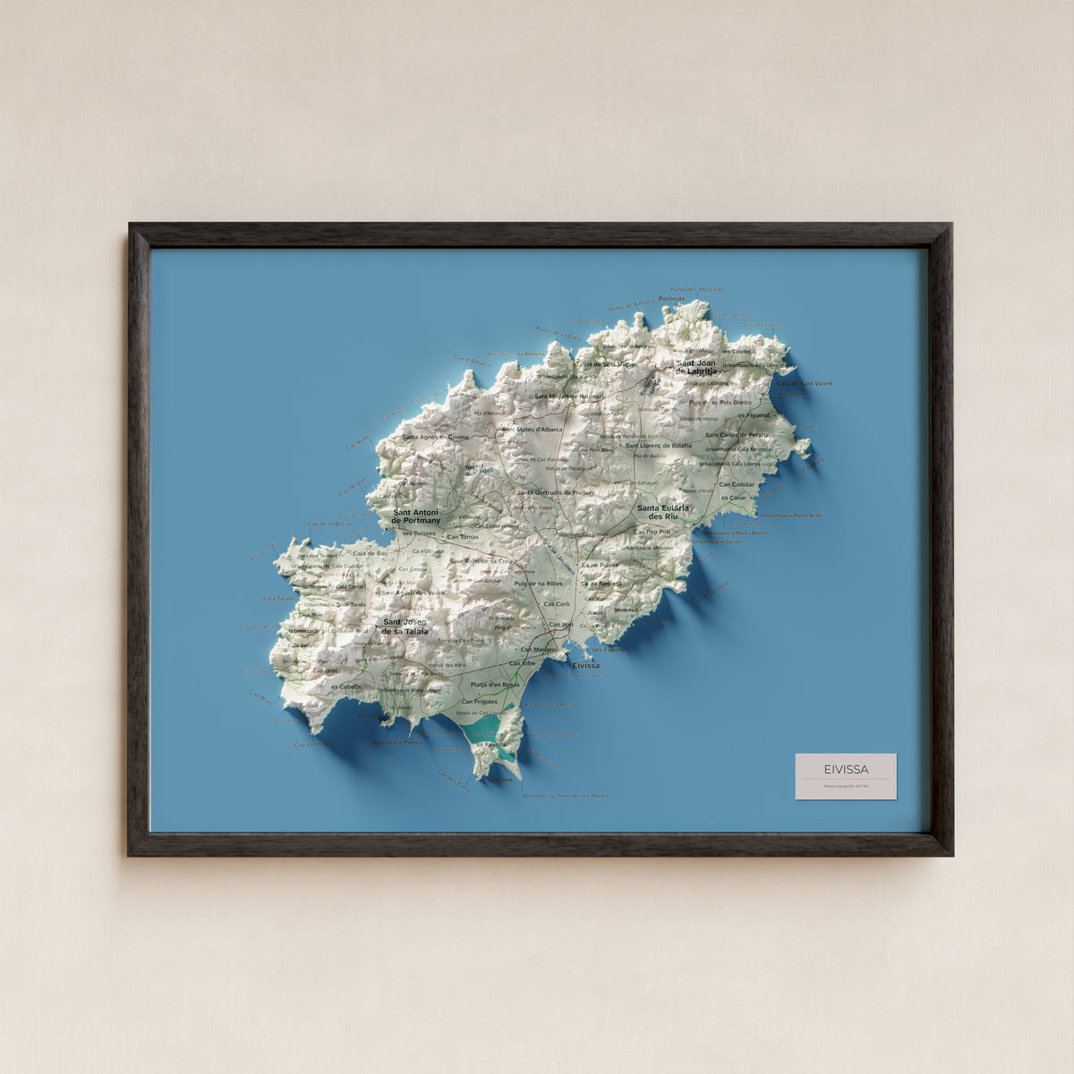 Edición revisada · Mapa topográfico de Ibiza (Eivissa), Cartográfico, 30 × 40 cm: presentación en marco negro (marco no incluido).