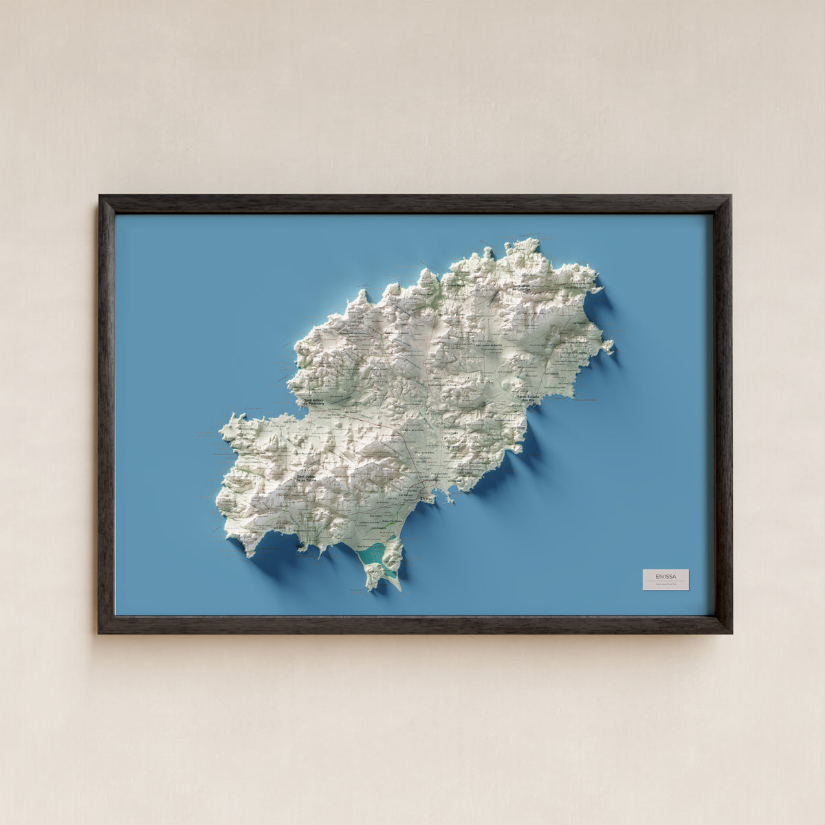 Edición revisada · Mapa topográfico de Ibiza (Eivissa), Cartográfico, 61 × 91 cm: presentación en marco negro (marco no incluido).