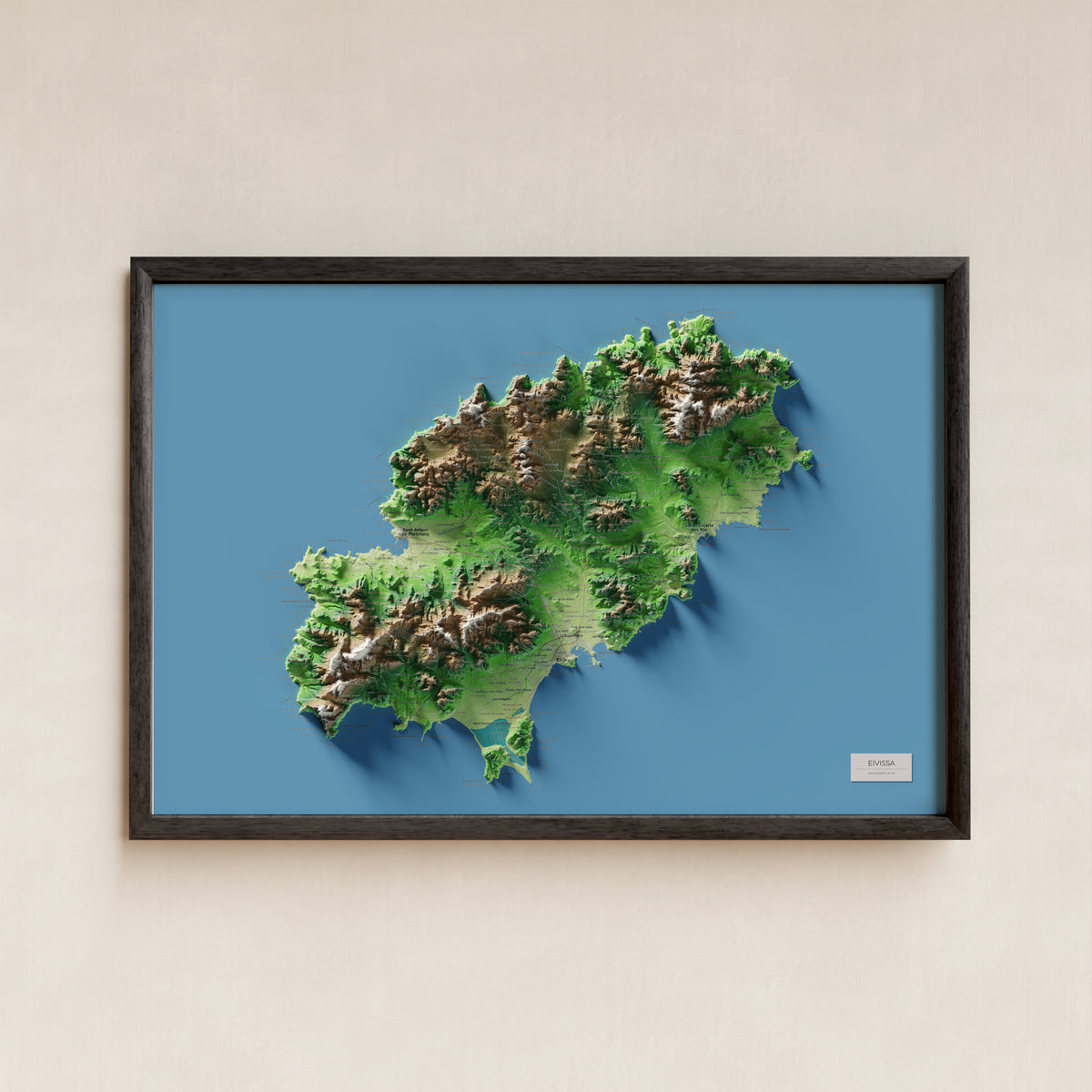 Edición revisada · Mapa topográfico de Ibiza (Eivissa), Clásico, 61 × 91 cm: presentación en marco negro (marco no incluido).