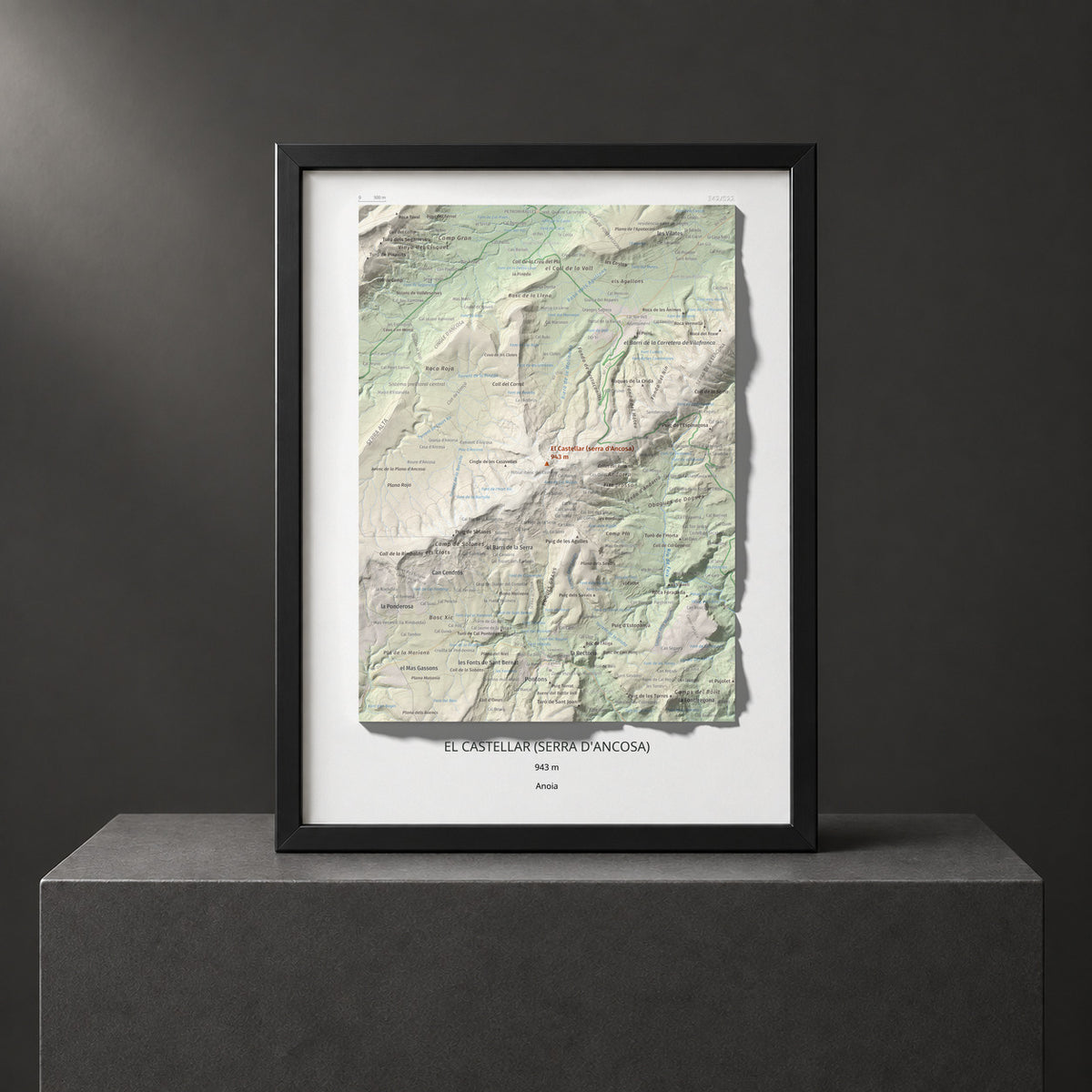 Mapa de relieve del Castellar (serra d'Ancosa), 943 m, Anoia, lámina 100 Cims de Trobart. Presentación enmarcada. 30 × 40 cm.