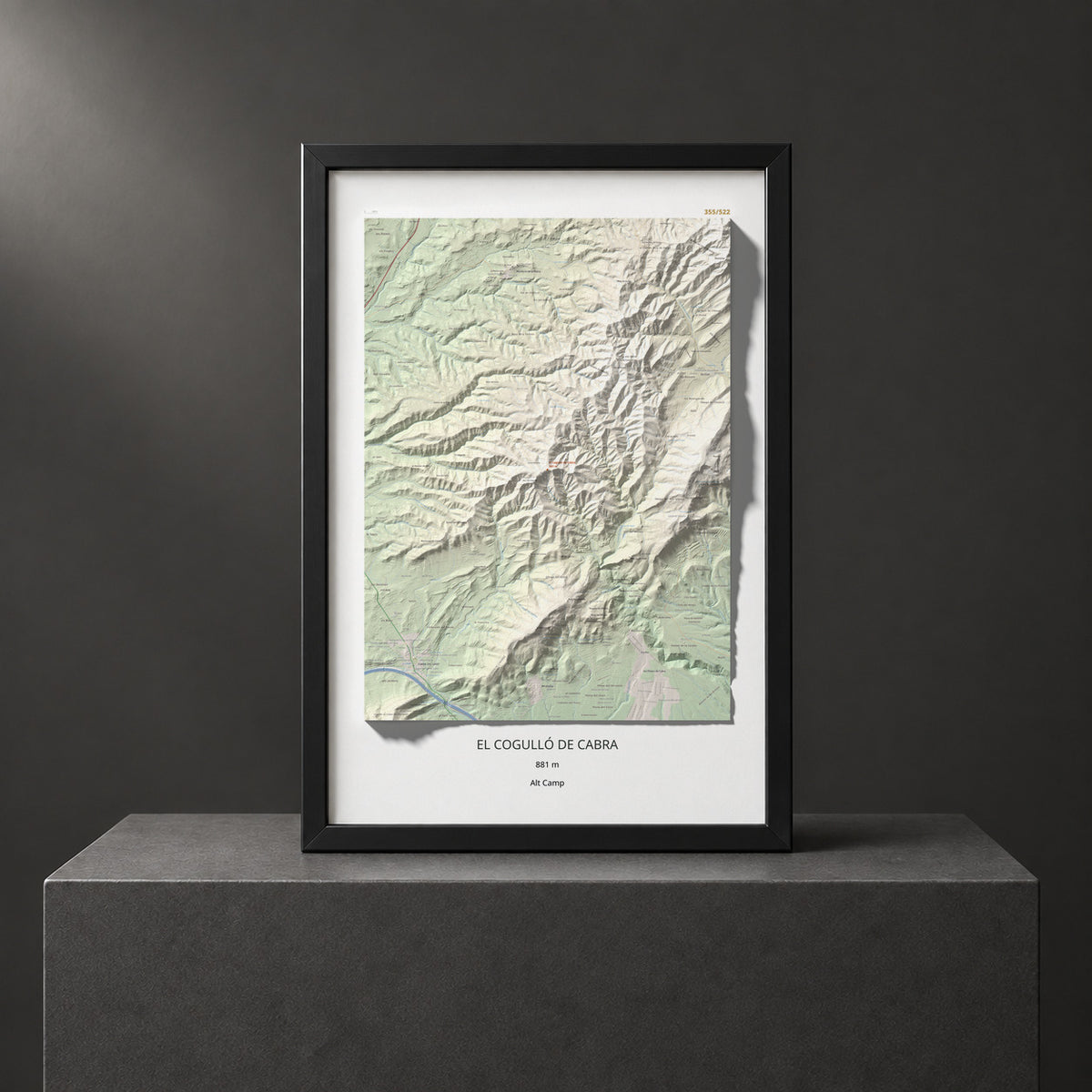 Mapa de relieve del Cogulló de Cabra, 881 m, Alt Camp, lámina 100 Cims de Trobart. Presentación enmarcada. 61 × 91 cm.
