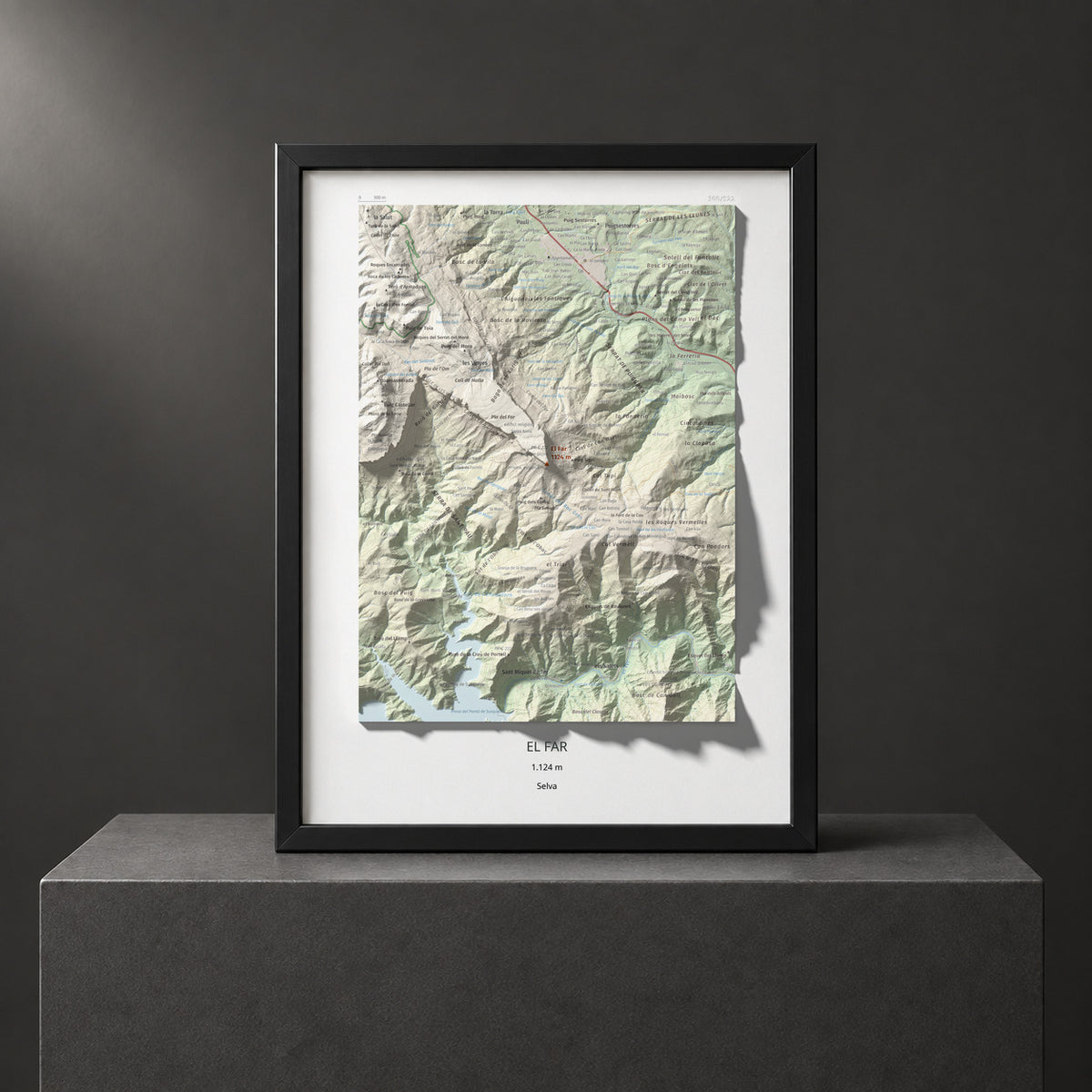 Mapa de relieve del Far, 1124 m, Selva, lámina 100 Cims de Trobart. Presentación enmarcada. 30 × 40 cm.