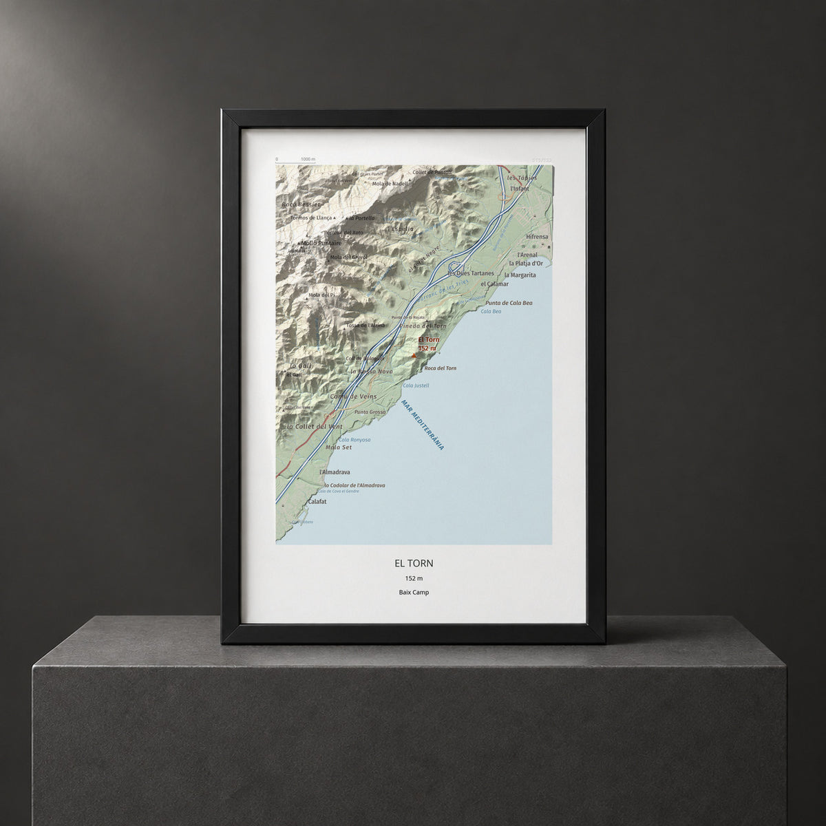 Mapa topogràfic del relleu: El Torn, 152 m. Presentació emmarcada. 21 × 30 cm.