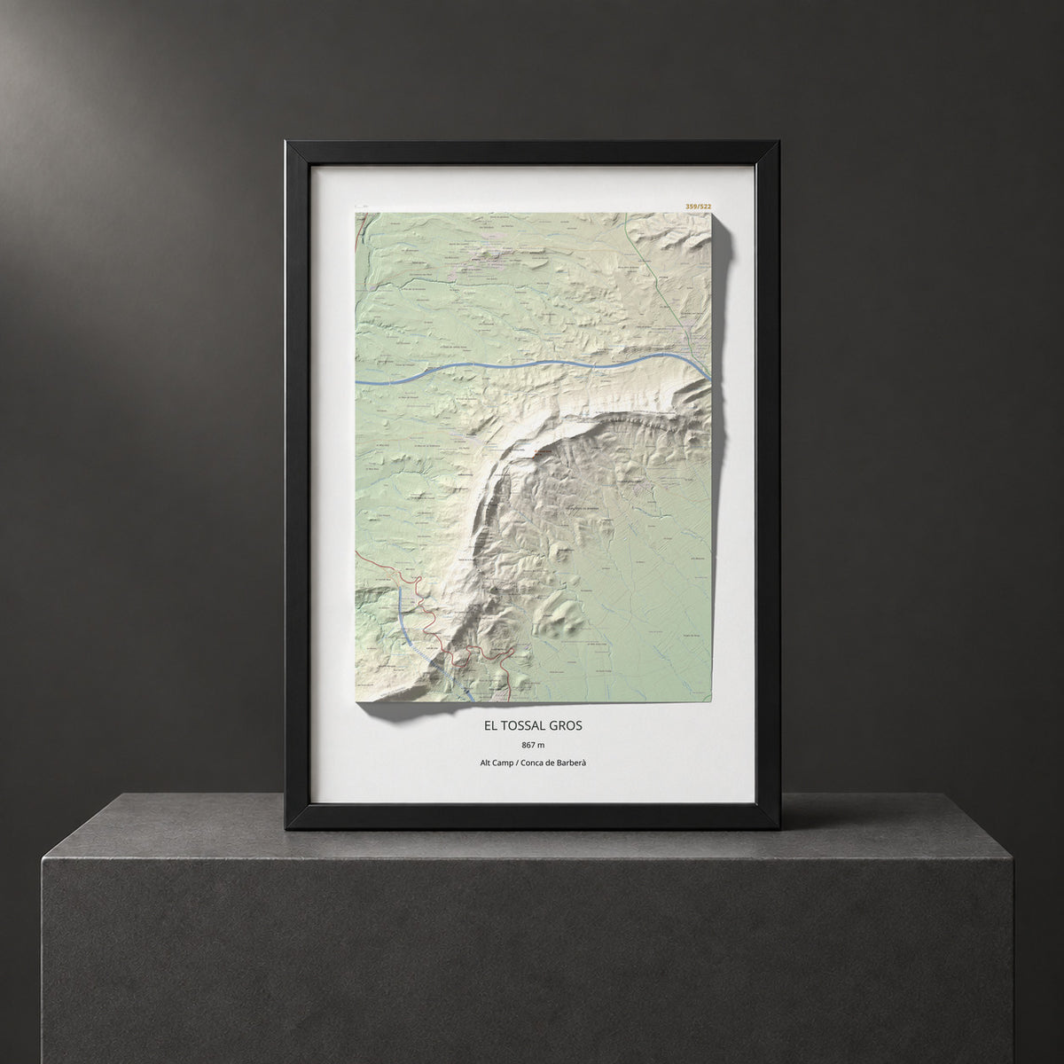Mapa de relieve del Tossal Gros, 867 m, Alt Camp · Conca de Barberà, lámina 100 Cims de Trobart. Presentación enmarcada. 70 × 100 cm.