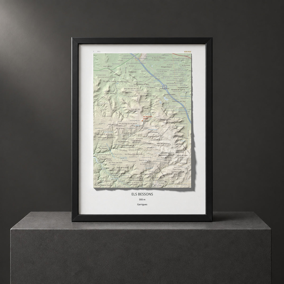 Mapa de relieve de Els Bessons, 593 m, Garrigues, lámina 100 Cims de Trobart. Presentación enmarcada. 30 × 40 cm.