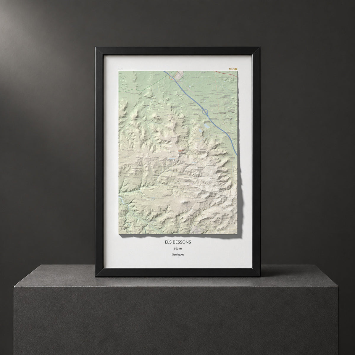 Mapa de relieve de Els Bessons, 593 m, Garrigues, lámina 100 Cims de Trobart. Presentación enmarcada. 70 × 100 cm.
