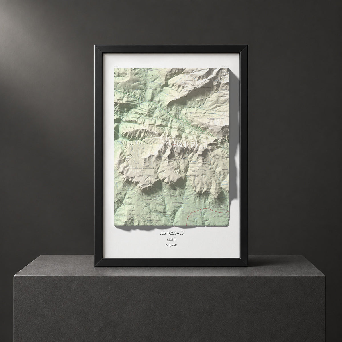 Mapa de relieve de Els Tossals, 1525 m, Berguedà, lámina 100 Cims de Trobart. Presentación enmarcada. 61 × 91 cm.