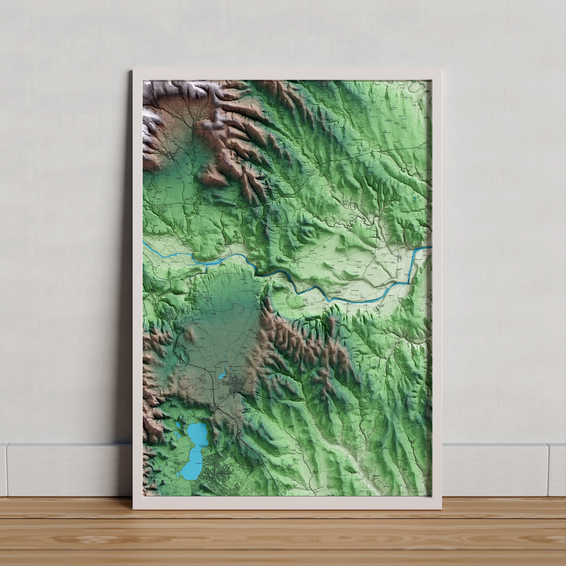 Mapa artístico del relieve de Esponellà, en el Pla de l'Estany, con 15 km de entorno y base topográfica ICGC. Presentación enmarcada.