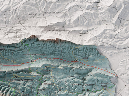 Mapa de relleu de la Fenolleda, amb el territori en color i l’entorn en blanc. Detall de la part superior dreta. 30 × 40 cm. Estil Blau i taronja.