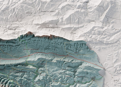 Mapa de relleu de la Fenolleda, amb el territori en color i l’entorn en blanc. Detall de la part superior dreta. 50 × 70 cm. Estil Blau i taronja.