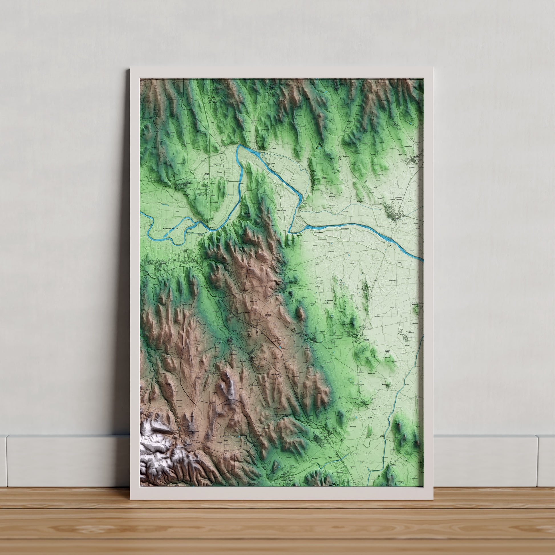 Mapa artístico del relieve de Foixà, al Baix Empordà, con 15 km de entorno y base topográfica ICGC. Presentación enmarcada.